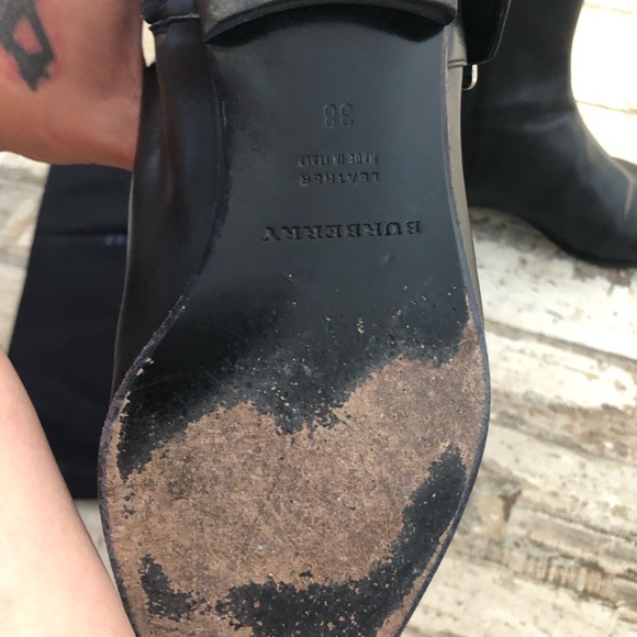 Burberry soft leather boots with silver hardware - Picture 4 of 7